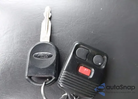 2005 Ford Escape Xlt z USA, uszkodzony, nr VIN 1FMCU93115KC10947